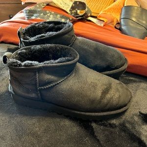 Ugg | Black Ultra Minis- size 9